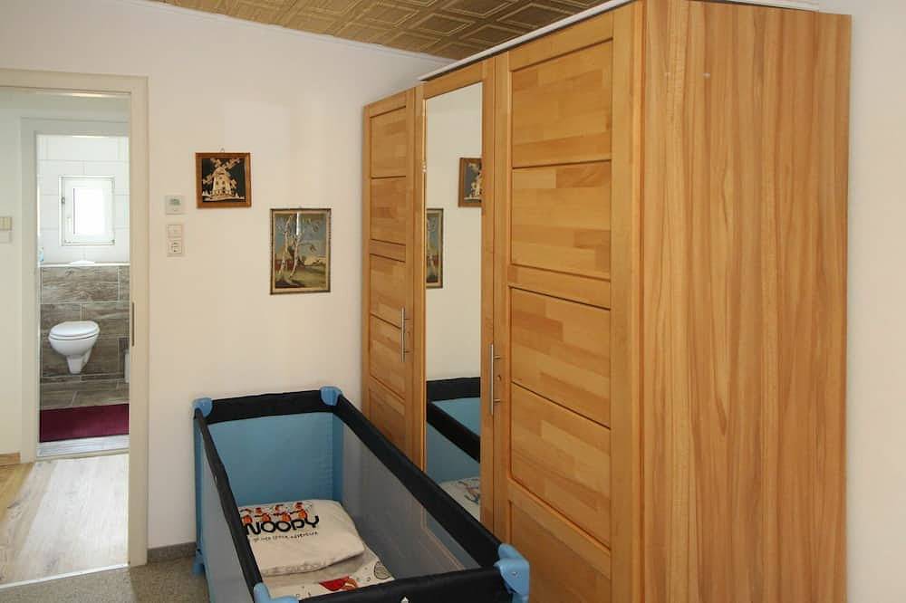 Schönes alleinstehendes Ferienhaus für 4 Gäste mit Klimaanlage,  W-Lan, Tv und Haustiere erlaubt in Floridsdorf, Wien