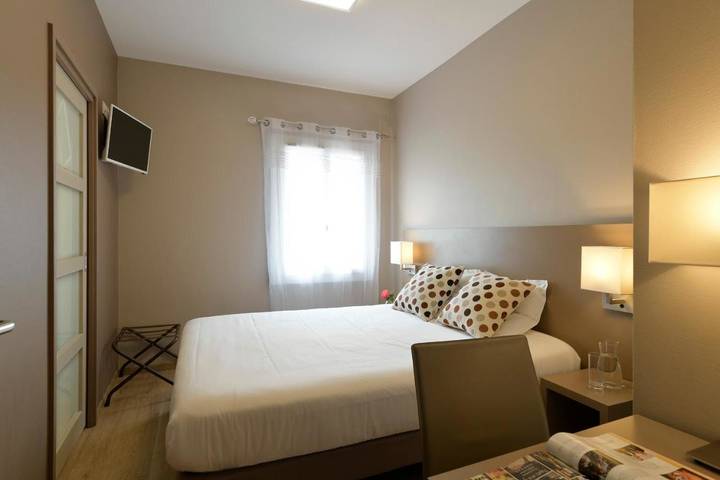 Hôtel pour 3 personnes, avec vue sur le lac et jardin, animaux acceptés à Gondrin - 4