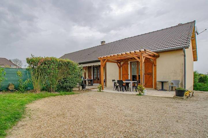Gîte pour 4 personnes, avec jardin à Laines-aux-Bois