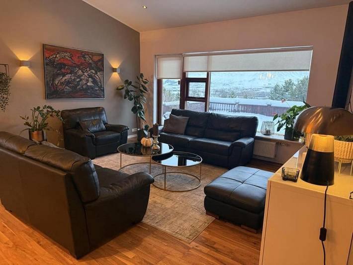 Location de vacances pour 7 personnes, avec Jacuzzi ainsi que Jardin et Vue à Mosfellsbær