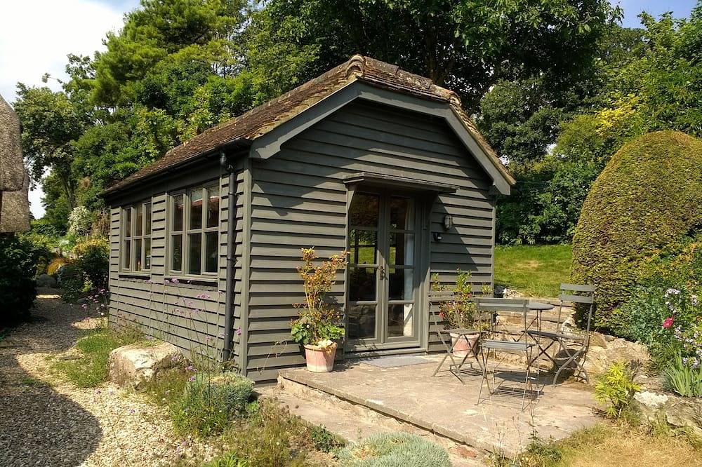 Helles und luftiges Gartenzimmer. in Wiltshire