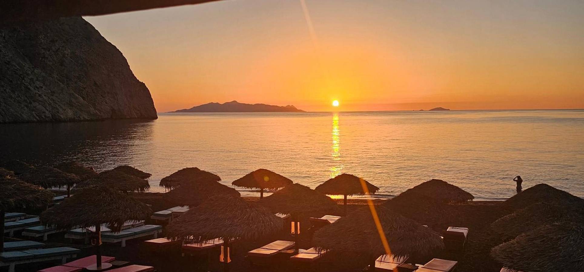 Habitación Doble Económica con Vista a la Montaña, Wi-Fi y Aire Acondicionado in Playa de Perivolos, Perissa
