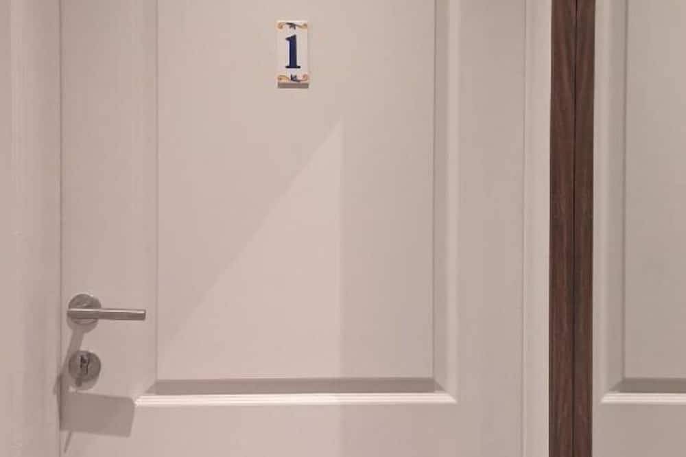 Archimède Suites - The Flat / Triple in Brussels, Brussels region