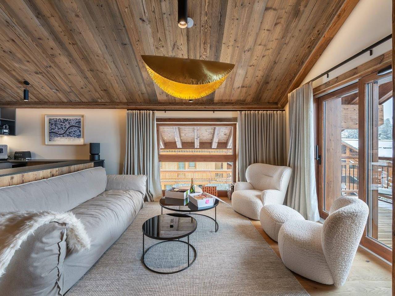 Entire apartment, Luxurious Apartment with Sauna, Near Slopes, Sleeps 8 in Les Allues, Les Trois Vallées