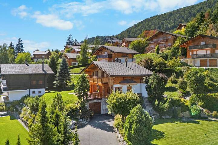 Ferienhaus für 8 Personen, mit Balkon und Garten sowie Pool
