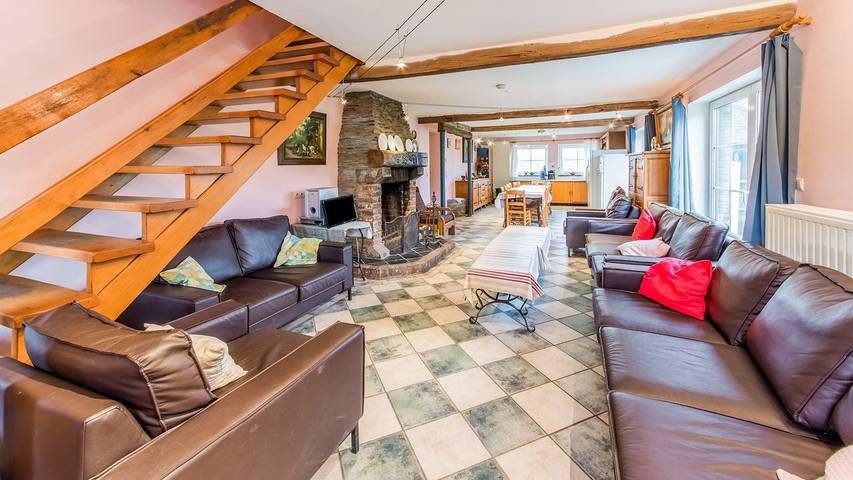 Ferme pour 21 personnes, avec jardin ainsi que jacuzzi et sauna dans Cherain