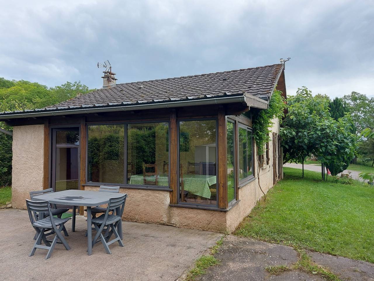 Quiet house, 2 bedrooms, terrace, pets allowed, parking, Ev charging in Velle-sur-Moselle, Lunéville region