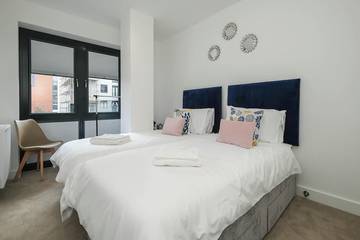 Apartment for 4 People in Solihull, Birmingham Area, Photo 3