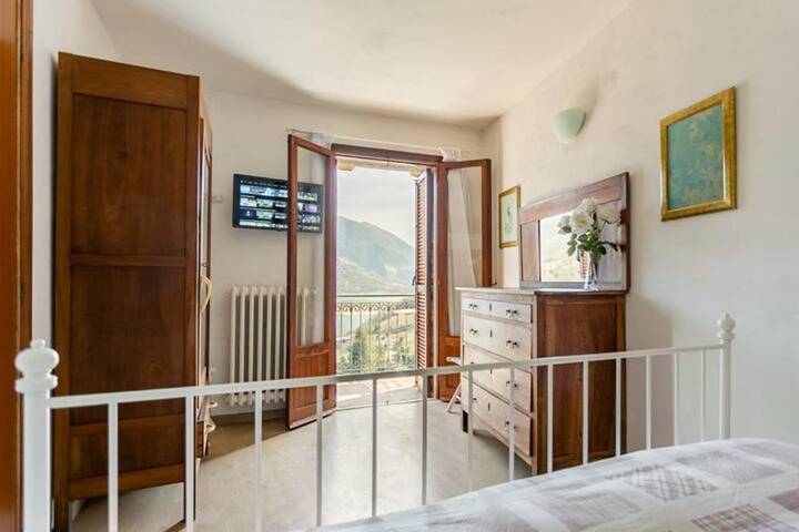 Location de vacances pour 4 personnes, avec Balcon et Terrasse ainsi que Vue sur le lac et Vue à Castel di Tora - 2