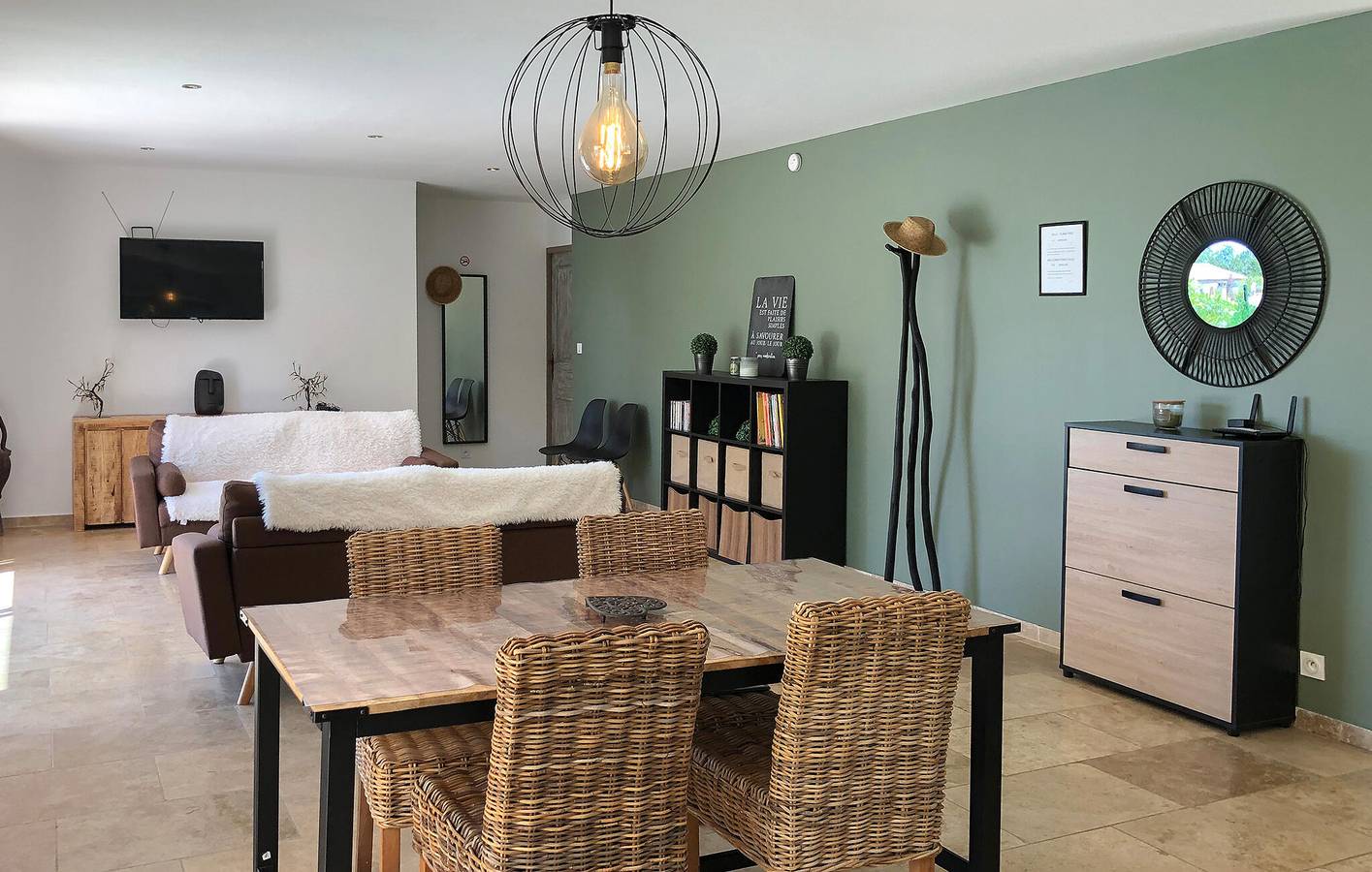 Appartement moderne avec piscine et jardin, 2km de Grignan in Grignan, Région de nyons