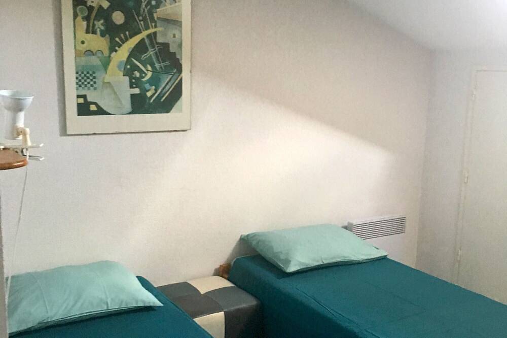 Hel lejlighed, T3 Duplex apartment, reversible air conditioning, private parking in Le Brusc, Six-Fours-les-Plages