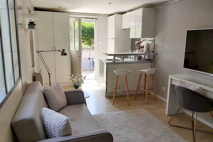 Appartamento intero, Very charming studio in Lyon on a \"Cosy & Romantic\" courtyard in Lione, Lione e dintorni