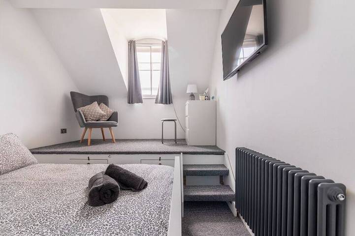 Ganze Wohnung, Castle Garden View - Two Steps Away from Central Rochester High Street in Rochester, Kent Downs