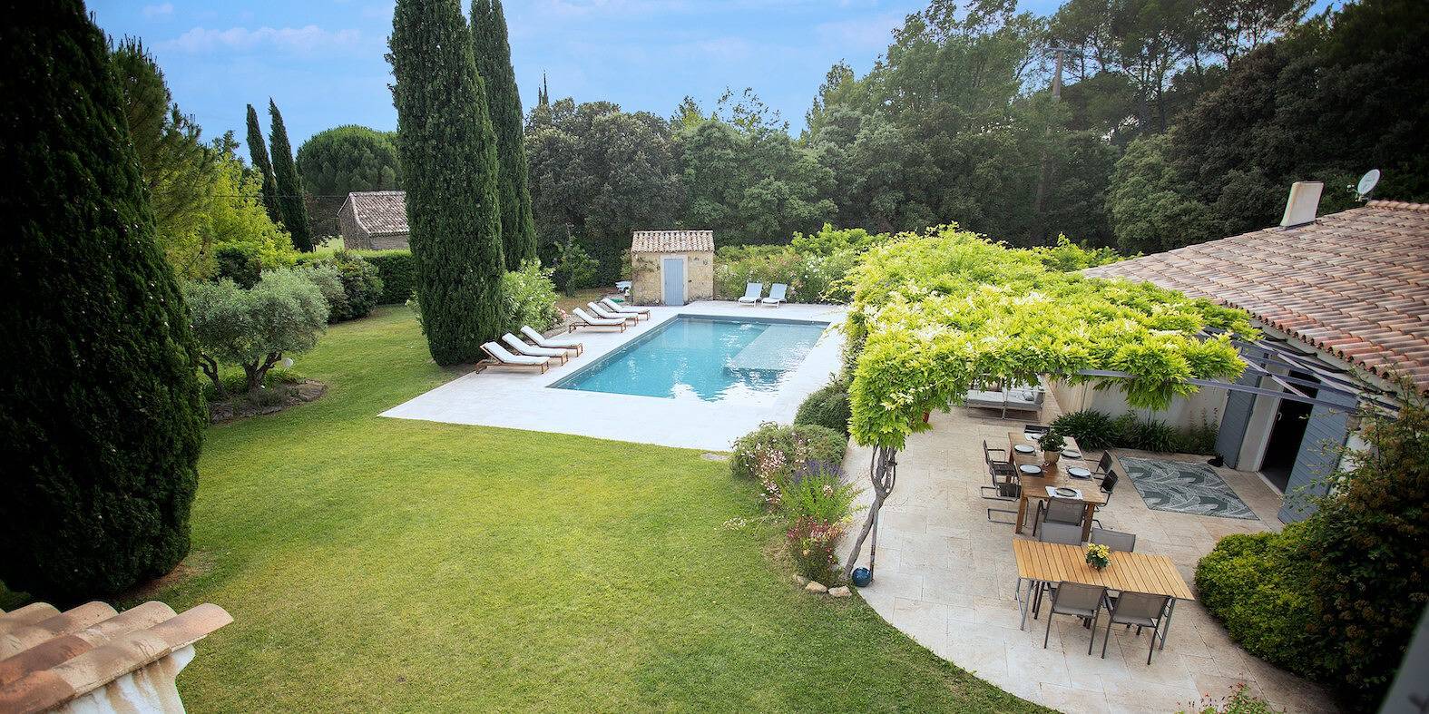 Villa Soleria – Pool & Garden Retreat near Aix in Rognes, Région d'Aix-en-Provence