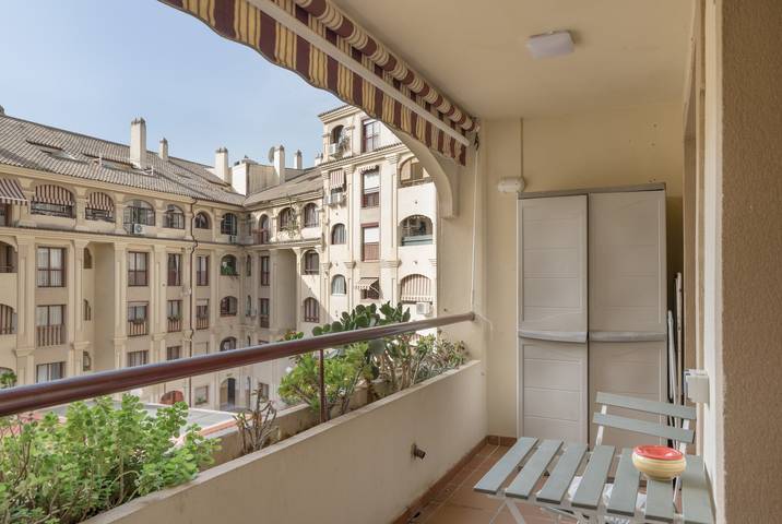 Entire apartment, Apartment 'Liya's Home' with Balcony, Wi-Fi and Air Conditioning in Arroyo de La Miel, Benalmádena