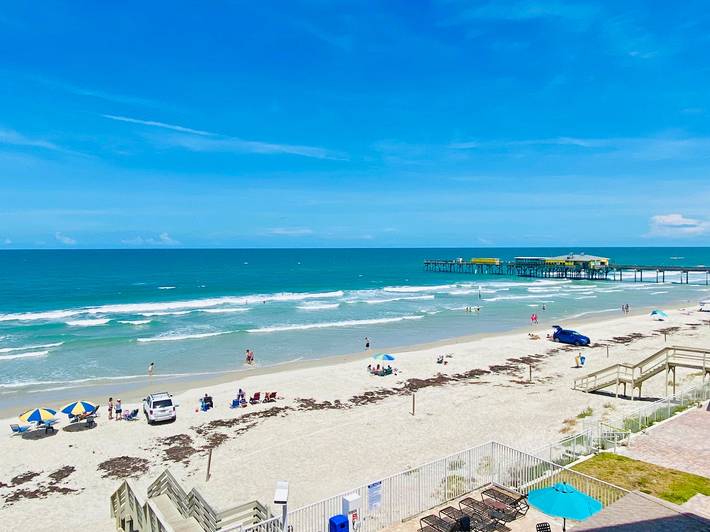Vacation rental for 6 people, with balcony and ocean view as well as yard and pool in Daytona Beach Shores