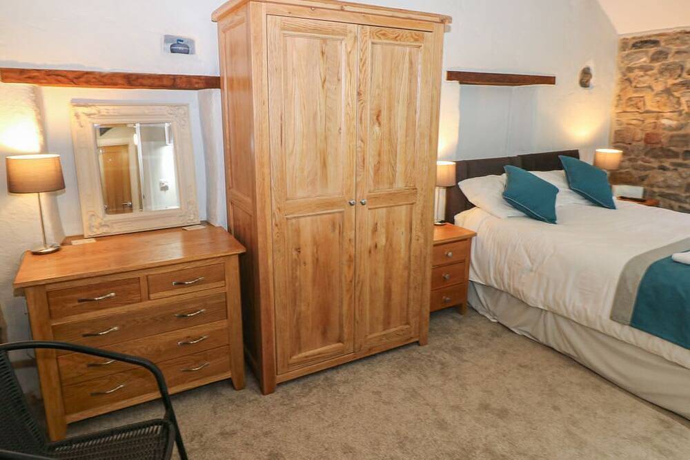 Blacksmiths Cottage, Pembroke in Pembroke, Pembrokeshire