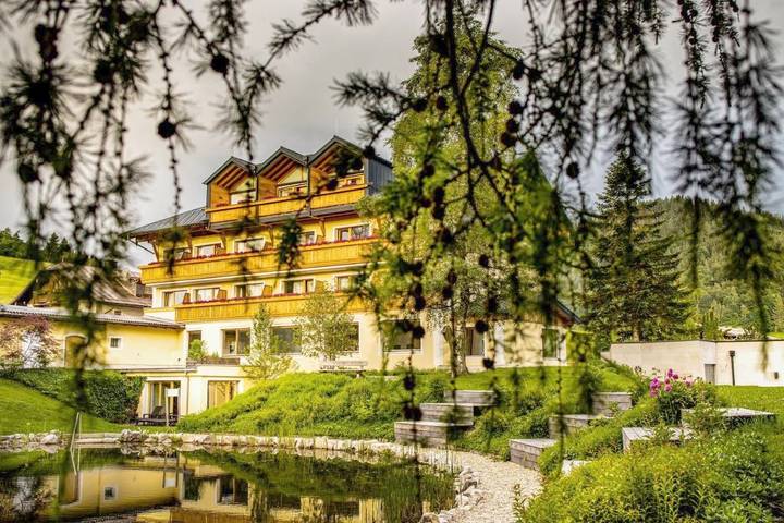 Hotel für 2 Personen, mit Balkon und Terrasse sowie Garten und Sauna in Hallein