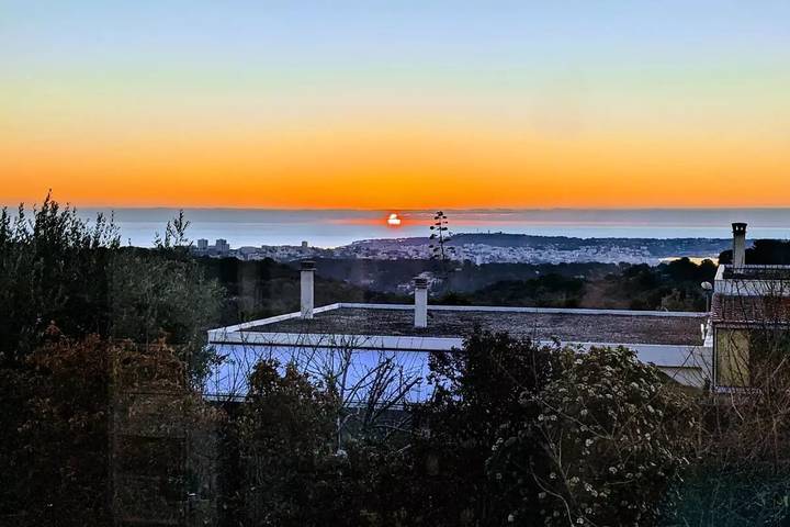Villa pour 8 personnes, avec vue ainsi que jardin et piscine à Vallauris