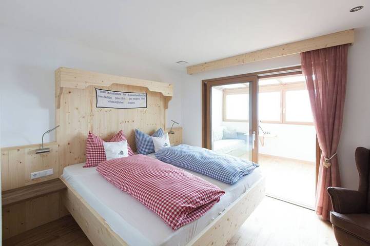 Bauernhaus in Alleinlage oberhalb Meran mit Wellnessbereich, Garten, Gipfelblick in Riffian, Passeiertal
