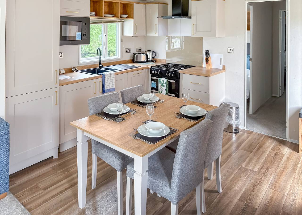 Luxury 2 bedroom caravan pet friendly in Stirling region