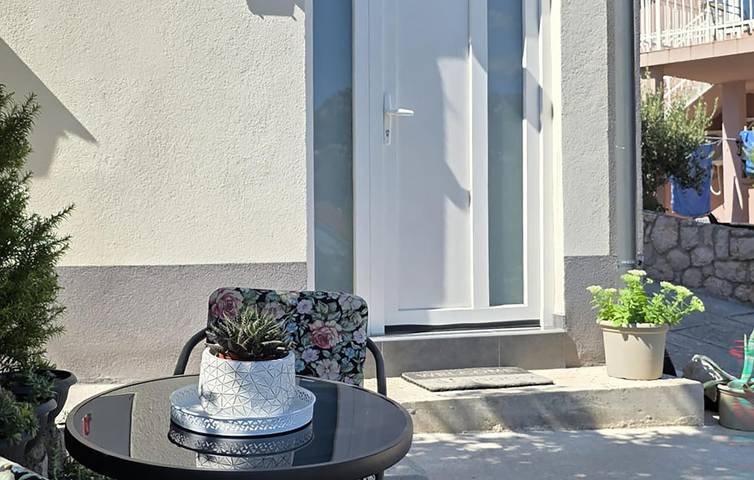 Ferienwohnung für 2 Personen, mit Garten und Terrasse in Karlobag - 4