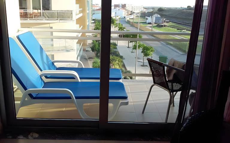 Apartamento entero, Apartamento 'Pérola Do Oeste' con piscina compartida, Wi-Fi y aire acondicionado in Praia de São Martinho do Porto, São Martinho do Porto