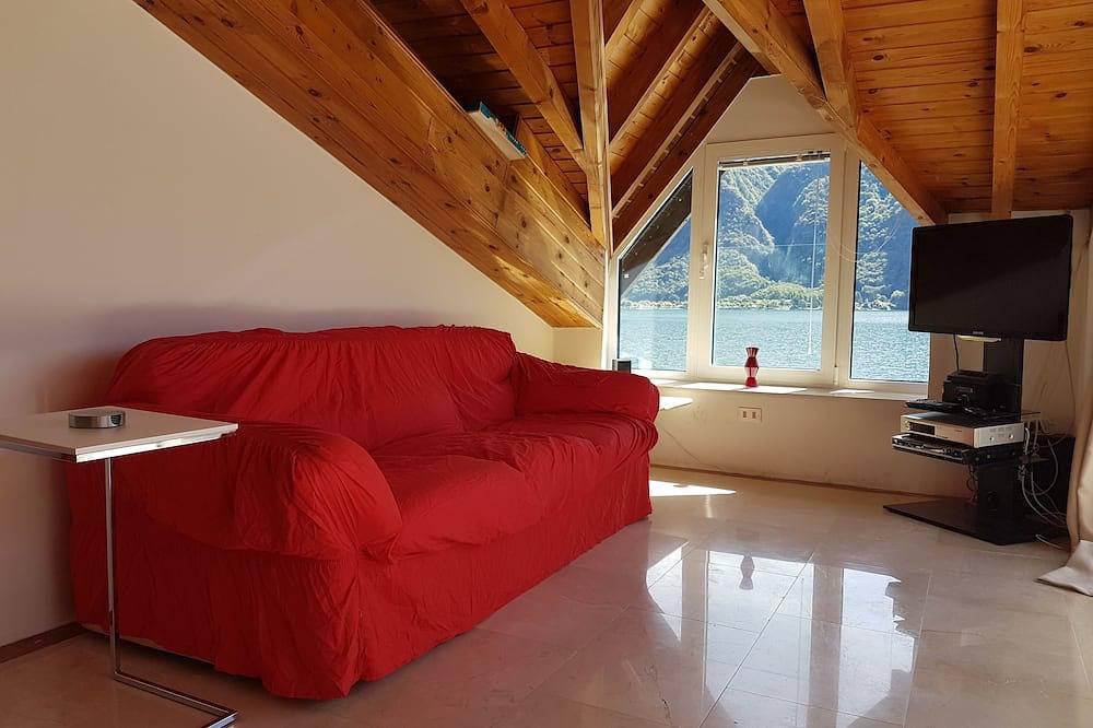Geheel appartement, Directly on Lago di Lugano with boat mooring in Gemeente Porlezza, Lago di Lugano (Italië)