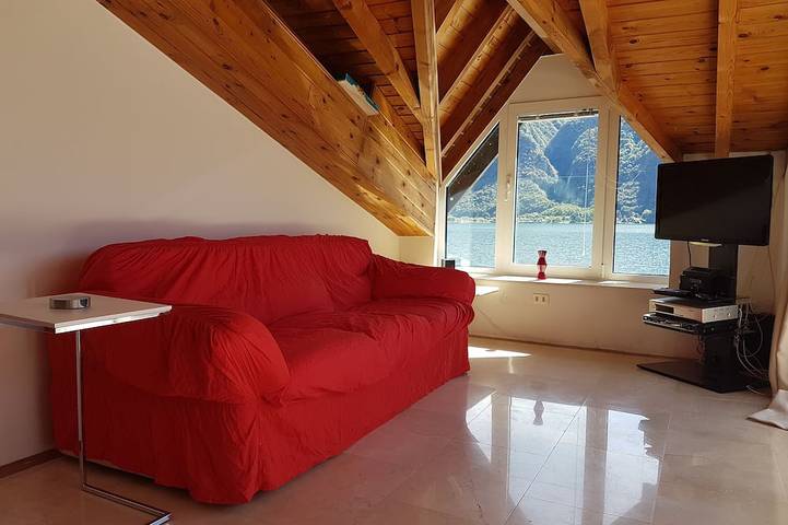 Ganze Wohnung, Direkt am Lago di Lugano mit Bootsanlegeplatz in Gemeinde Porlezza, Luganersee (Italien)