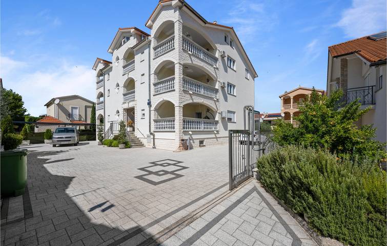 Ferienwohnung für 5 Personen, mit Terrasse in Vodice