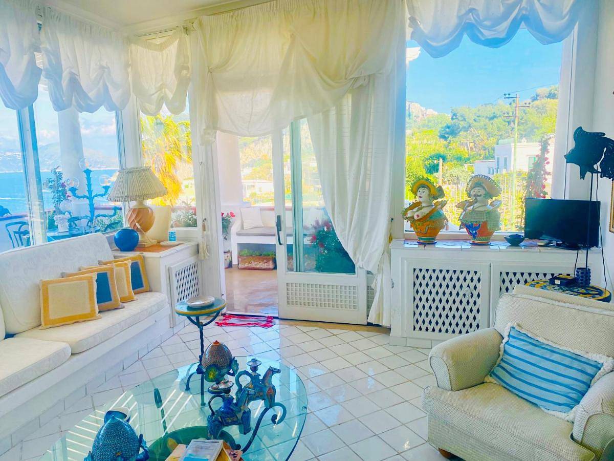 Scala Fenicia 14 by Caprirooms in Capri, Nápoles (província)