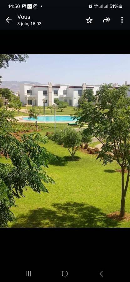 Location de vacances pour 6 personnes, avec vue ainsi que piscine et jardin dans Ain Cheggag