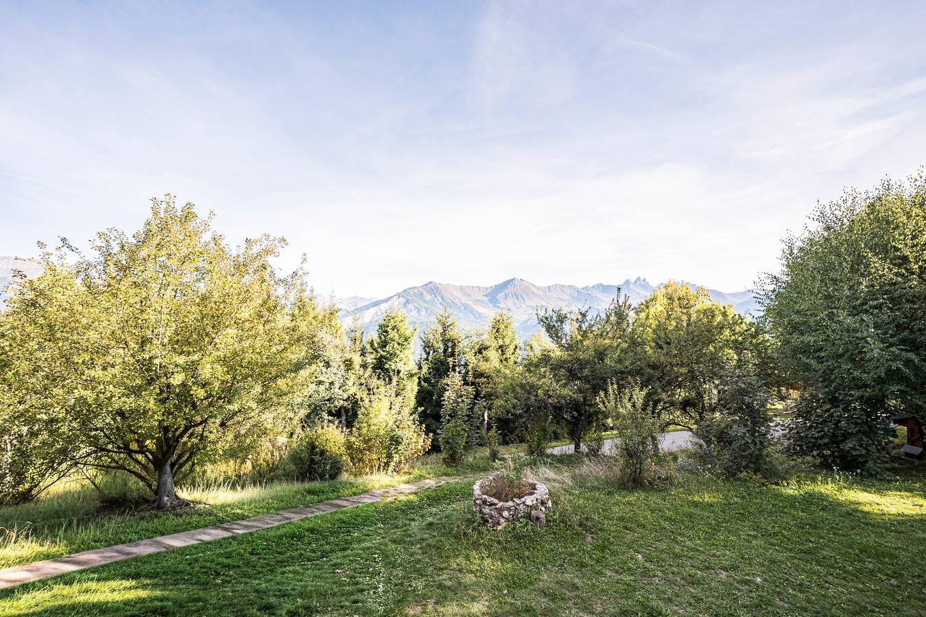 Chalet 'Jarrier' con vistas a la montaña, terraza privada y jardín privado in Jarrier, Región de Saint-Jean-de-Maurienne