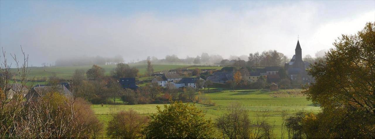 Location de vacances pour 3 personnes, avec vue et jardin à Léglise - 2