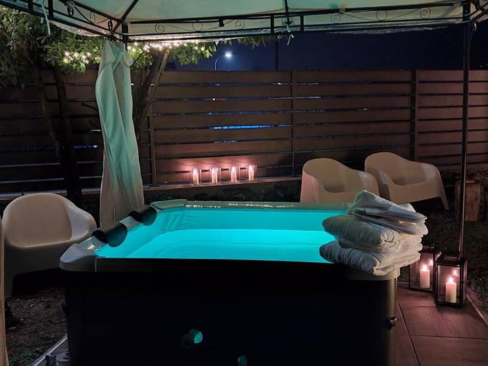 Casa de vacaciones para 4 personas, con jardín y jacuzzi - 1