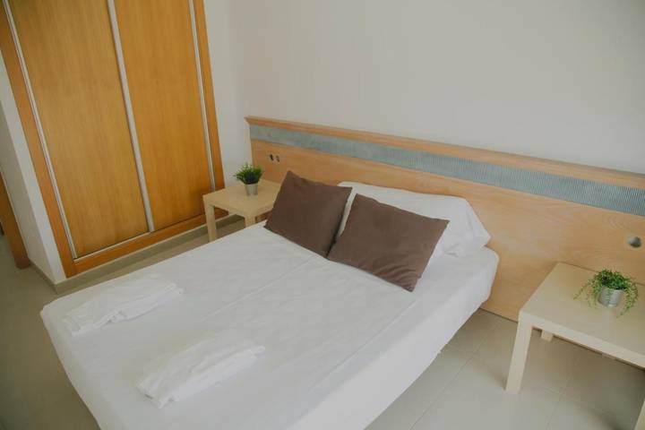 Gîte pour 6 personnes, avec vue ainsi que jardin et piscine, animaux acceptés à Isla Plana - 3