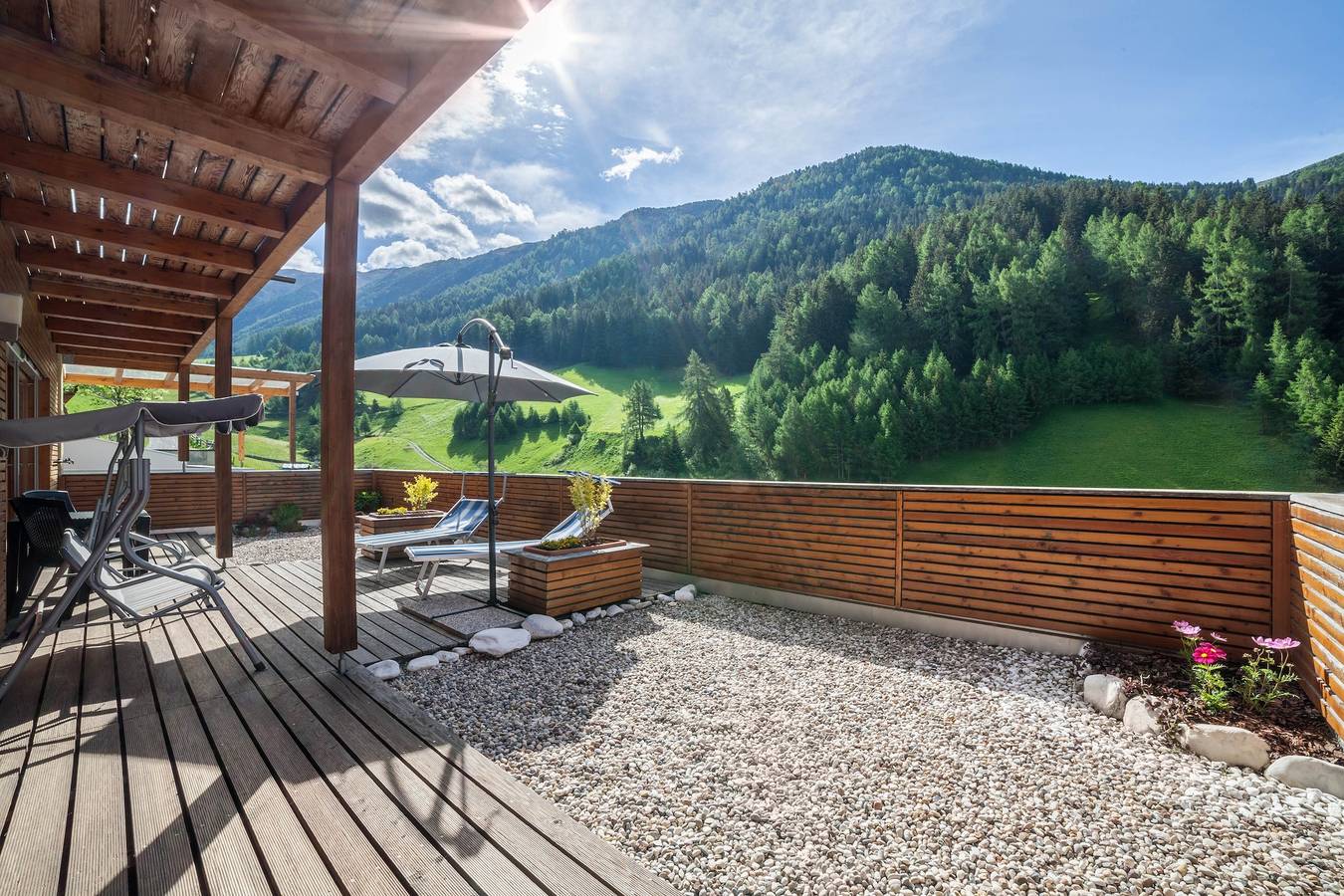 Geheel appartement, Charmant appartement "Ferienwohnung Terrasse" met uitzicht op de bergen & terras in Planeil, Mals