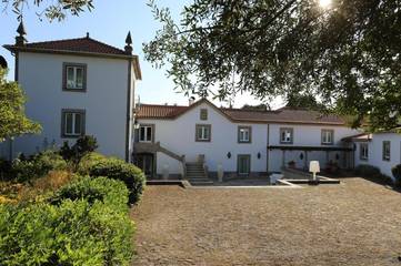 Cottage pour 14 personnes, avec jardin ainsi que vue et piscine dans Facha