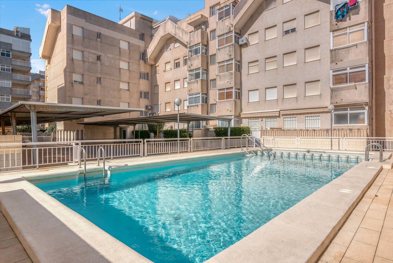 Apartamento entero, Apartamento 'En Playa De Daimús' con Piscina Compartida, Wi-Fi y Aire Acondicionado in Daimuz, Costa de Valencia