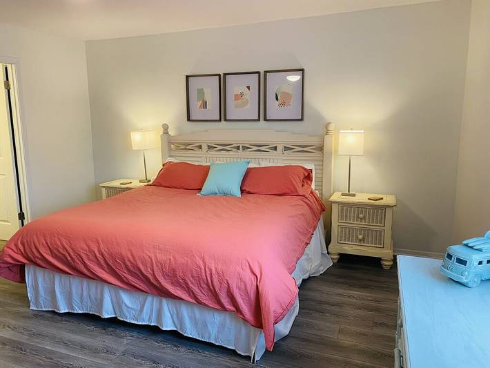 Vacation rental for 13 people, with balcony and yard as well as hot tub in Santa Rosa Beach