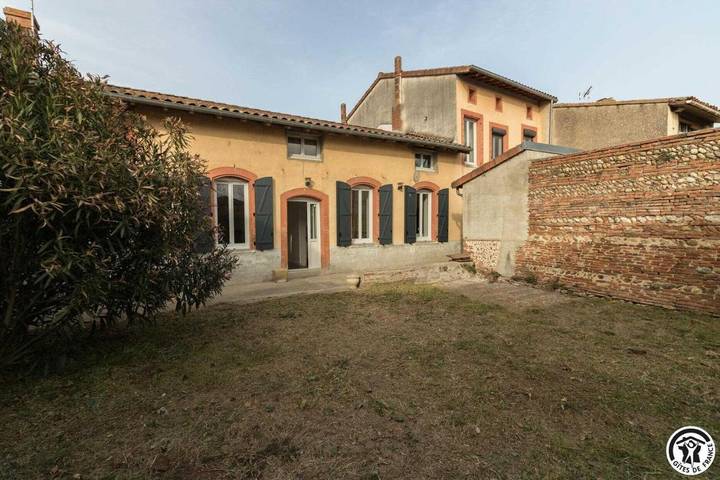 Location de vacances pour 8 personnes, avec jardin à Calmont