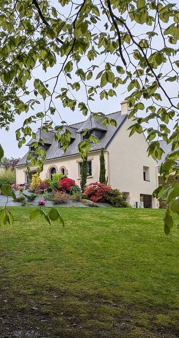 Cottage pour 2 personnes, avec terrasse ainsi que vue et jardin, animaux acceptés à Pontivy