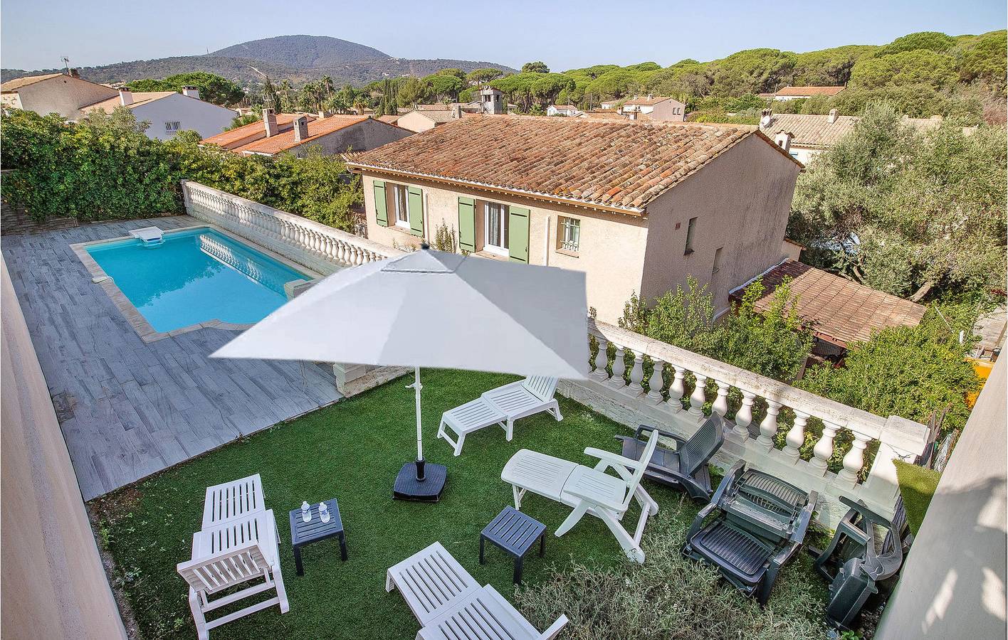 170m² Apartment: A/C, Parking, Pool & Wifi, 1km to Beach in Sainte-Maxime, Draguignan region