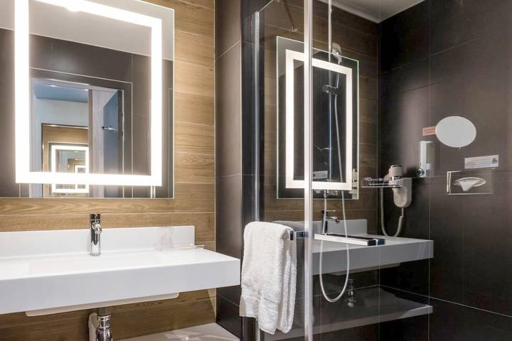 Hôtel pour 3 personnes, avec terrasse et jardin à Bruz - 4