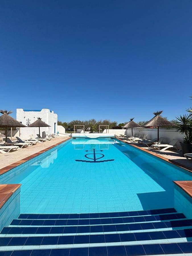 Hôtel pour 2 personnes, avec Terrasse et Jardin ainsi que Piscine et Vue à Saintes-Maries-de-la-Mer