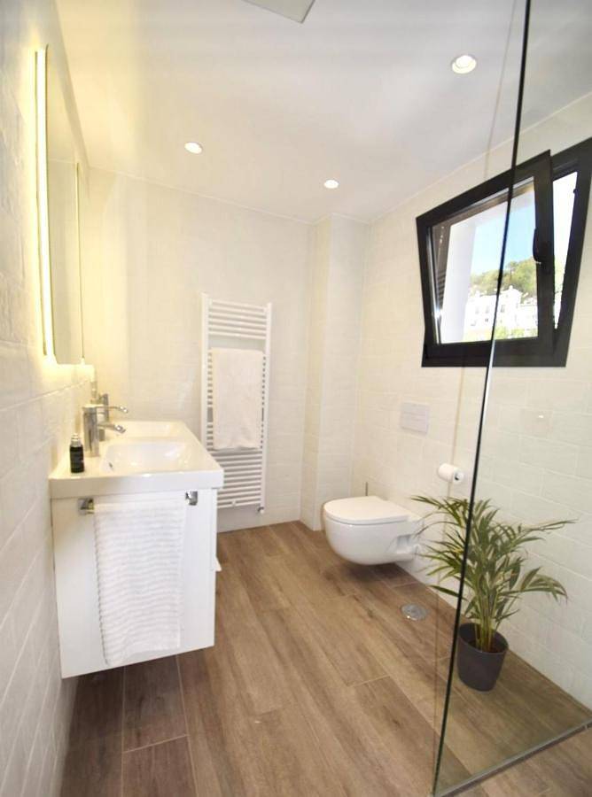 Chalet para 8 personas, con Balcón y Jacuzzi además de Terraza y Jardín en Serranía de Ronda - 2