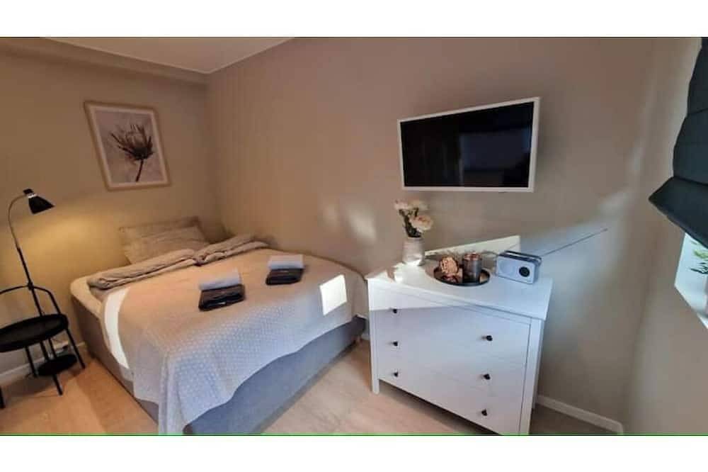 Ganze Wohnung, Comfortable apartment with free parking in Spydeberg