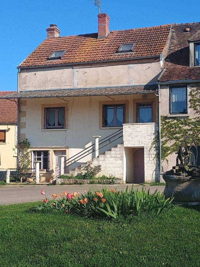 Location de vacances pour 9 personnes, avec Balcon et Terrasse à Genay