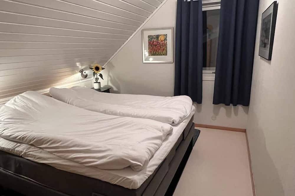 Large house with spectacular views of Tromsø in Tromsø