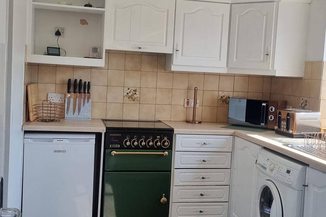 Doncaster-House-Sleeps8-Parking-Garden in South Yorkshire